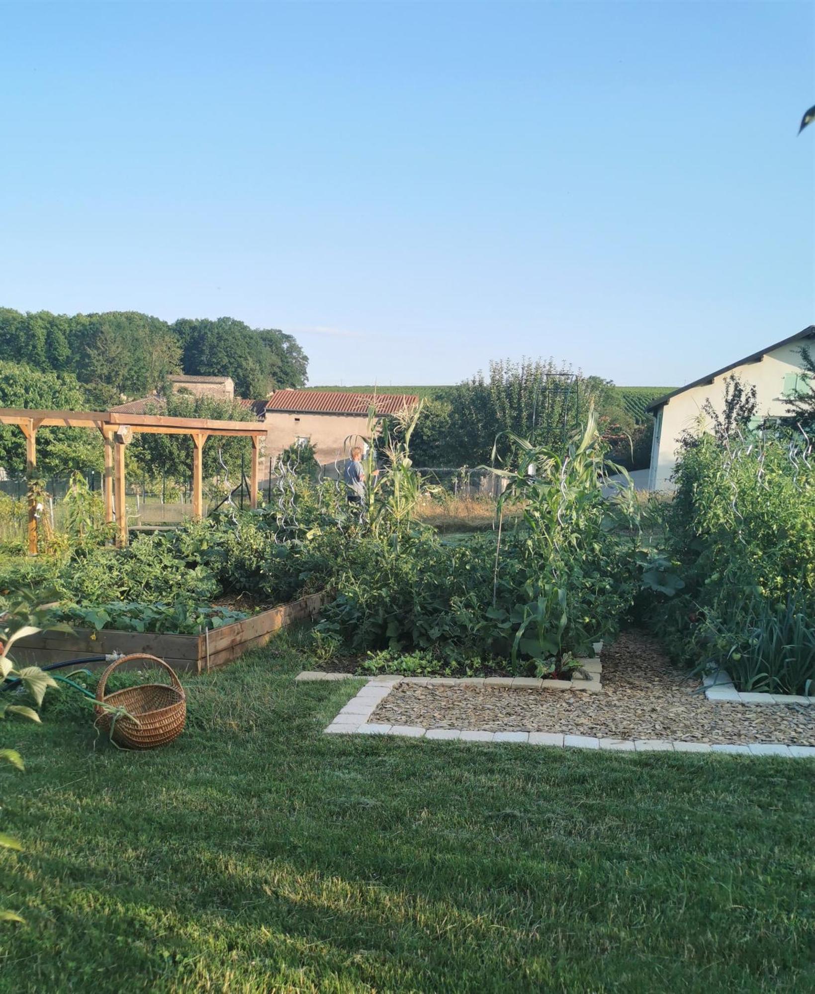 Au Jardin Des Deux Roches Bed & Breakfast Prissé Exterior photo