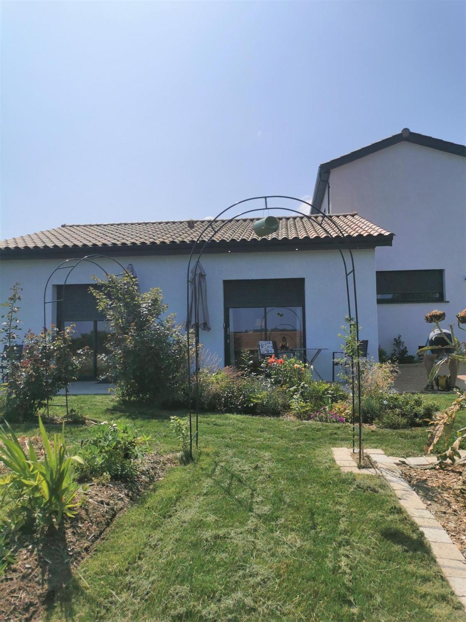 Au Jardin Des Deux Roches Bed & Breakfast Prissé Exterior photo